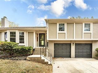 15427 S Summertree Ln, Olathe, KS 66062