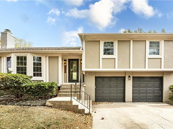 15427 S Summertree Ln, Olathe, KS 66062