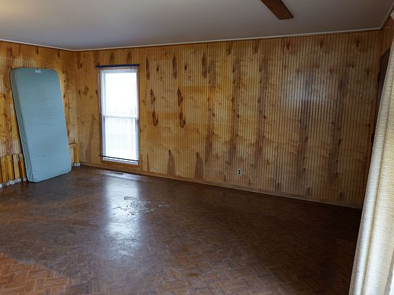 5th image of 19 Helm Rd