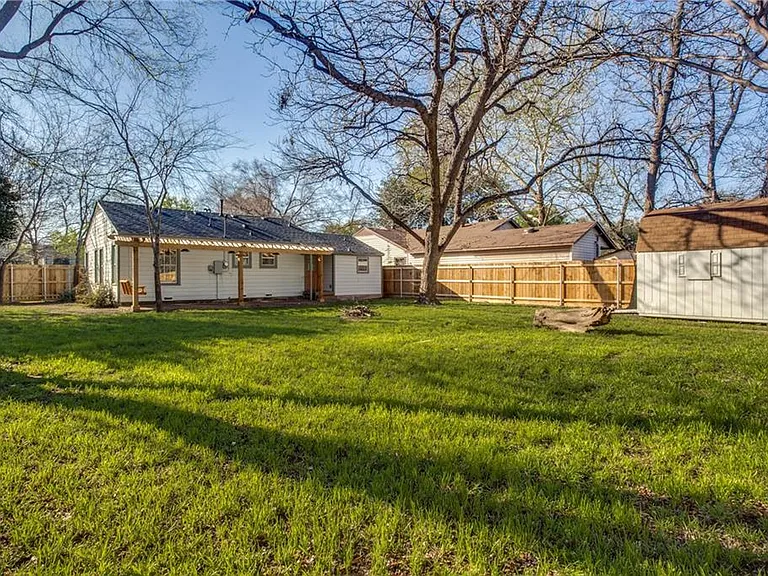 3147 Hedgerow Dr — Photo 11