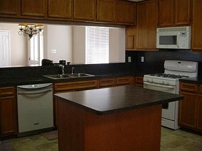 4th image of 2908 Martin Dr