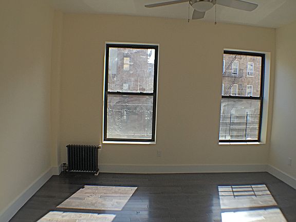 5th image of 220 Wadsworth Ave APT 405