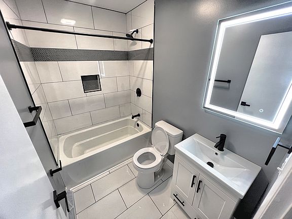 4th image of 1657 Desoto Ln