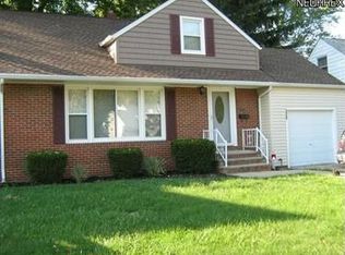 326 Walworth Dr, Euclid, OH 44132