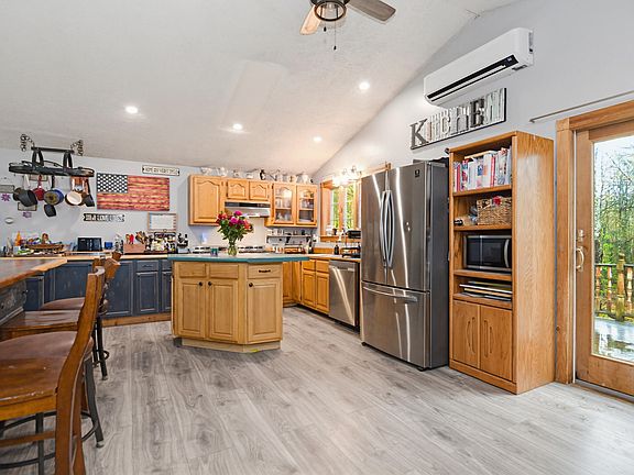 5th image of 927 Ridge Road