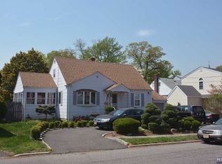 118 N 1st St, Bergenfield, NJ 07621