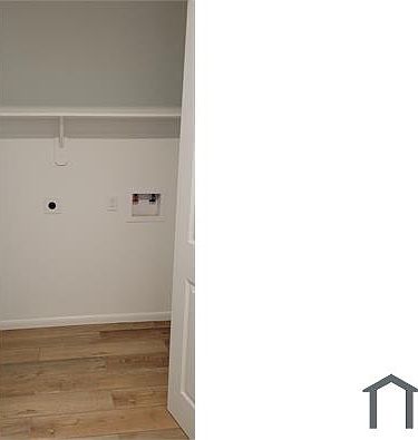 4th image of 5625 Antoine Dr #1105