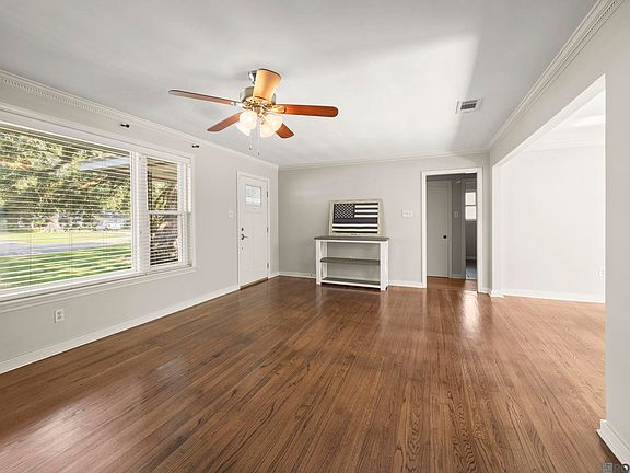 3rd image of 715 Finchley Ave