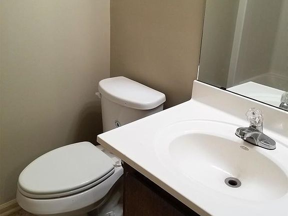 5th image of 146 Stoneridge Dr #1