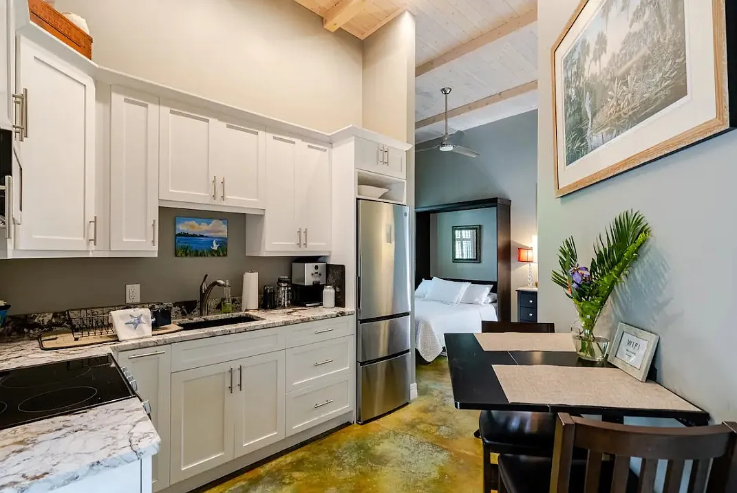 Studio, 300 sqft, $1,650 — Photo 2