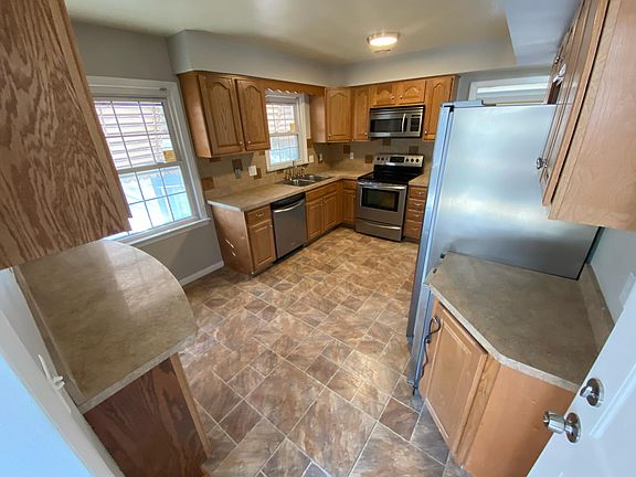 4th image of 18317 Chagrin Blvd #Up