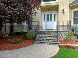 22 Linda Ln, Green Brook, NJ