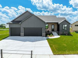 8485 Pebble St, Maize, KS 67101