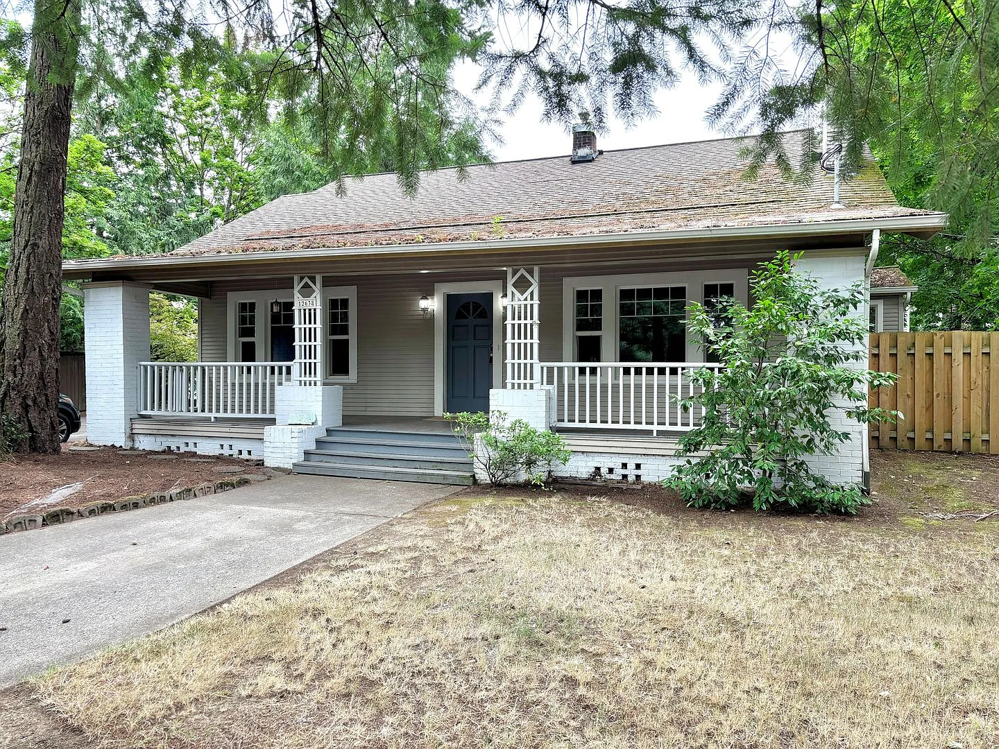 Spacious Pleasant Valley Home with Fenced Back Yard, Detached Garage, Large Basement, W/S/G inclu... — Photo 2