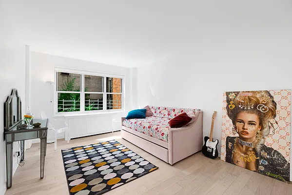 Sold by Bond New York | media 23