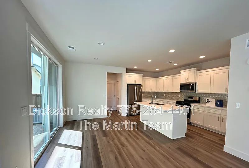 3 bed, 2.5 bath, 1779 sqft, $2,995 — Photo 4