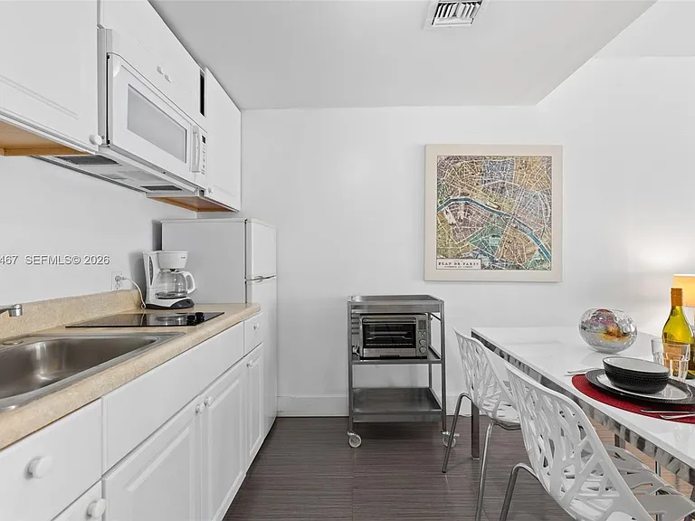 530 Ocean Dr #108 — Photo 6