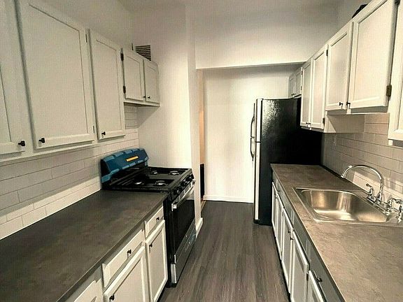 3rd image of 908 Hancock St #2B