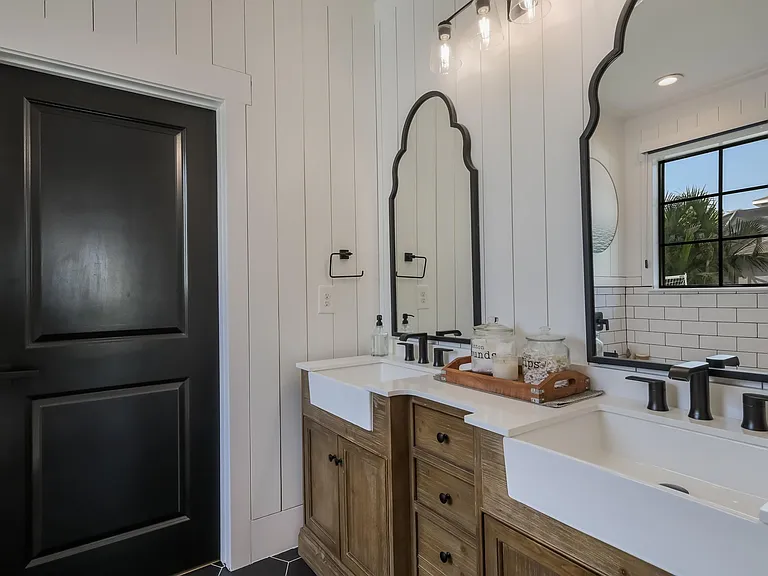 Master shower and tub