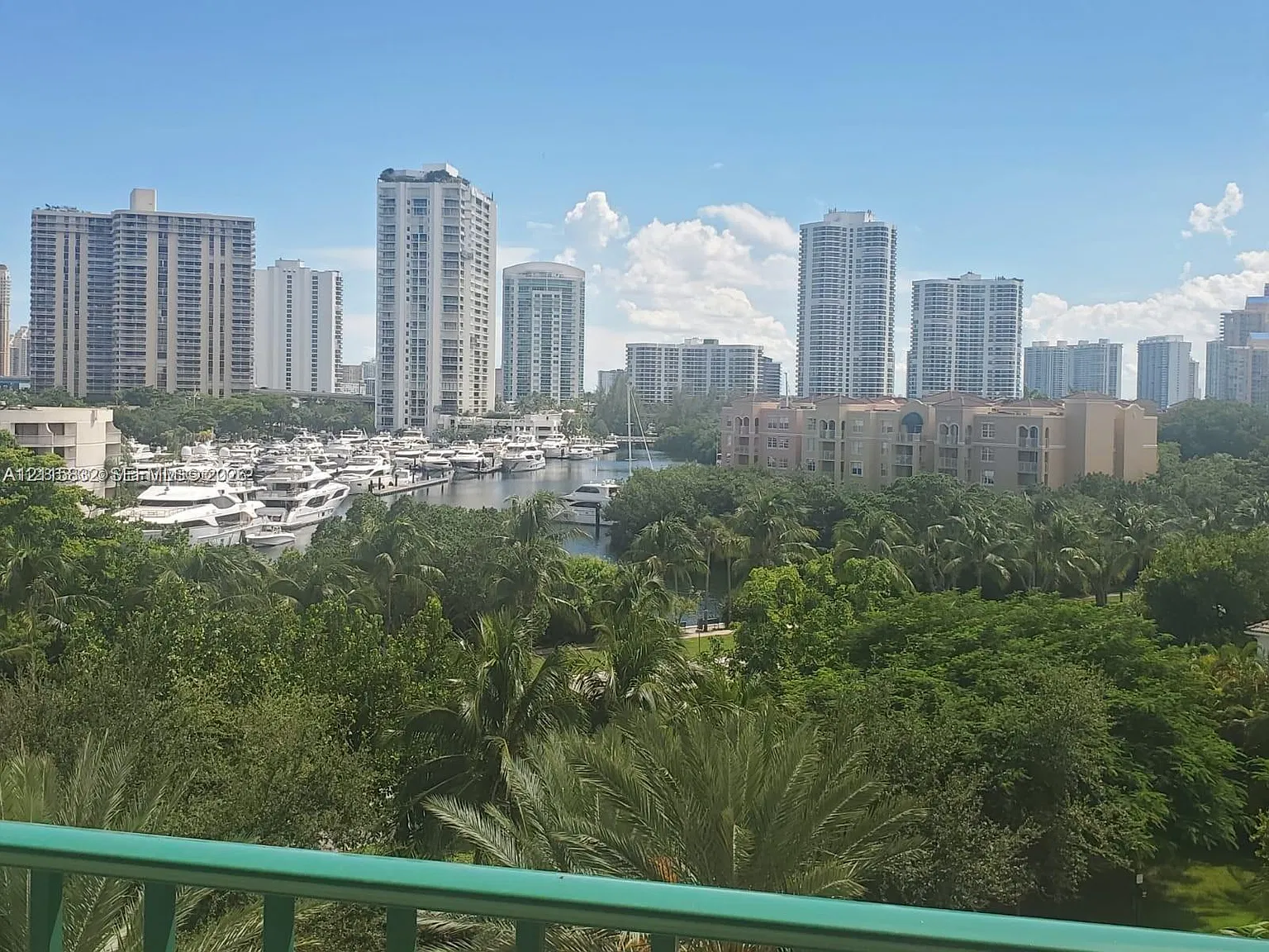 Turnberry Village So Towe — Photo 1