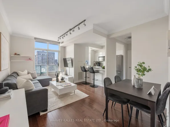 212 Eglinton Ave E Unit Penthouse 303, Toronto, ON M4P 0A3