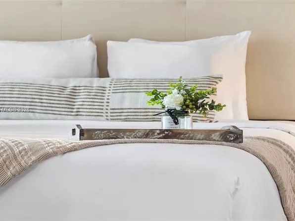 1437 Collins Ave #327, Miami Beach, FL 33139