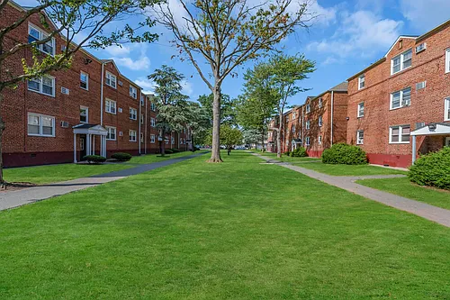 Chilton Hall Apartments Photo 1
