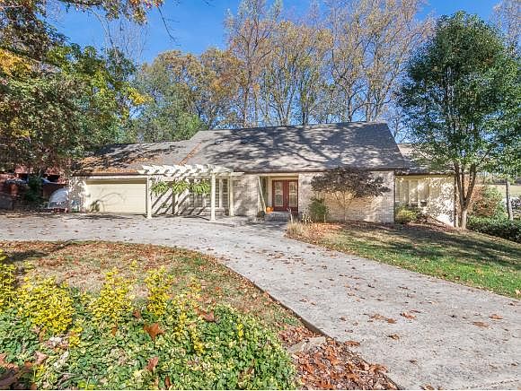 1st image of 322 Baron Dr