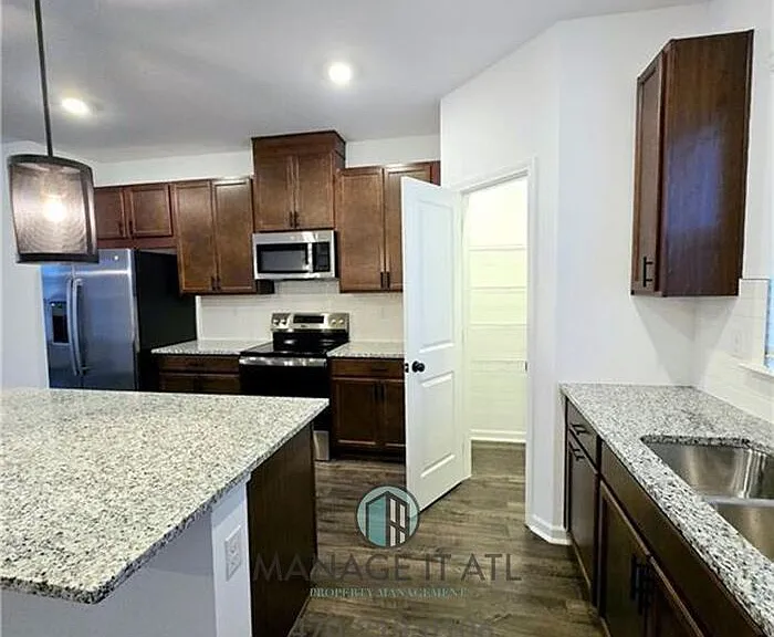 6162 Wayburn St — Photo 16