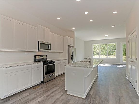 5th image of 2767 Bell Dr SE