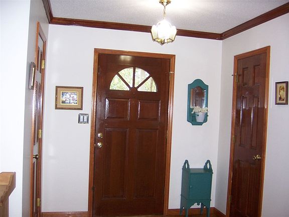 5th image of 212 Tanglewood Ct