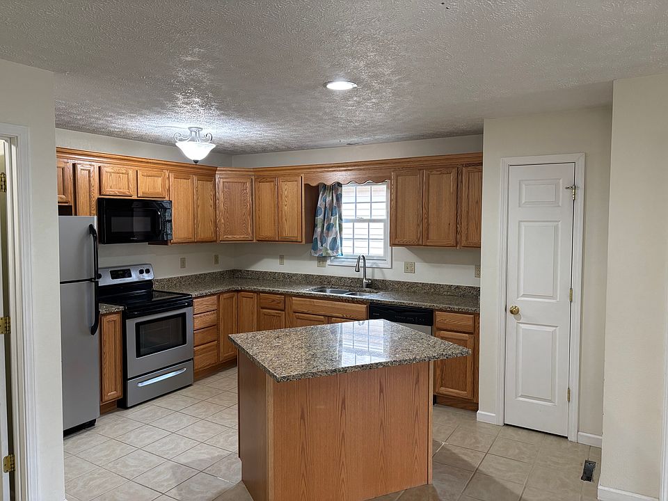 1st image of 215 Edgewater Dr