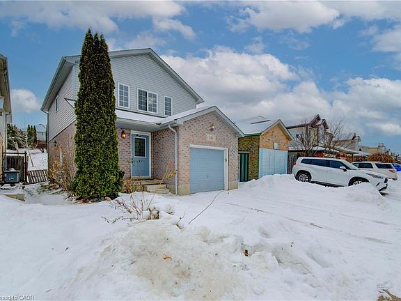 4th image of 141 Mountain Laurel Cres