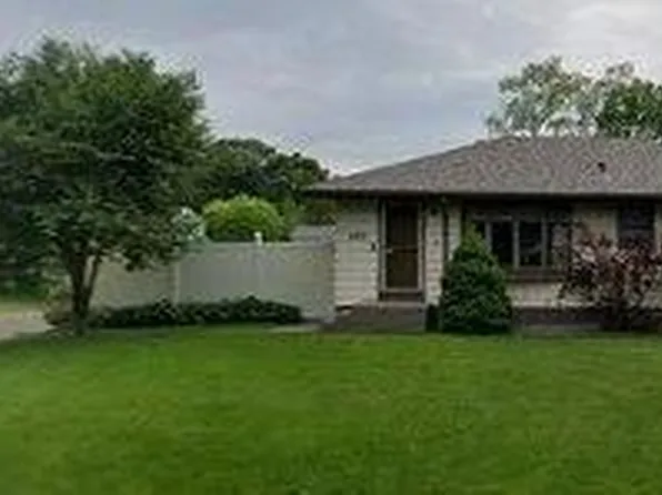 6891 5th St N, Oakdale, MN 55128