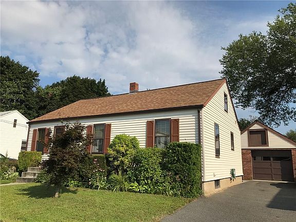 3rd image of 32 Manuel Ave