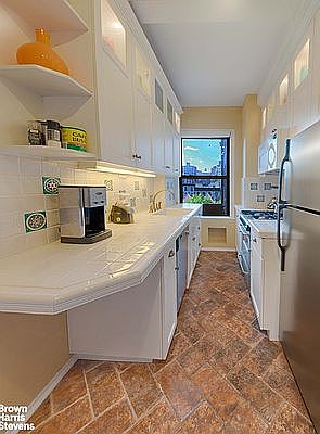 3rd image of 328 W 86th St APT 7B