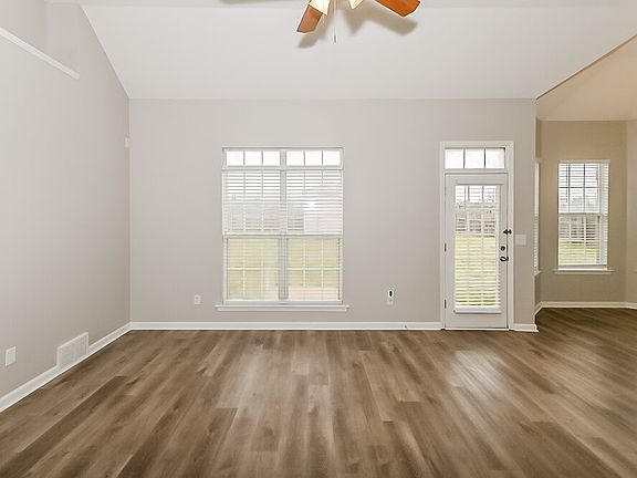 4th image of 7077 Queens Crown Ct