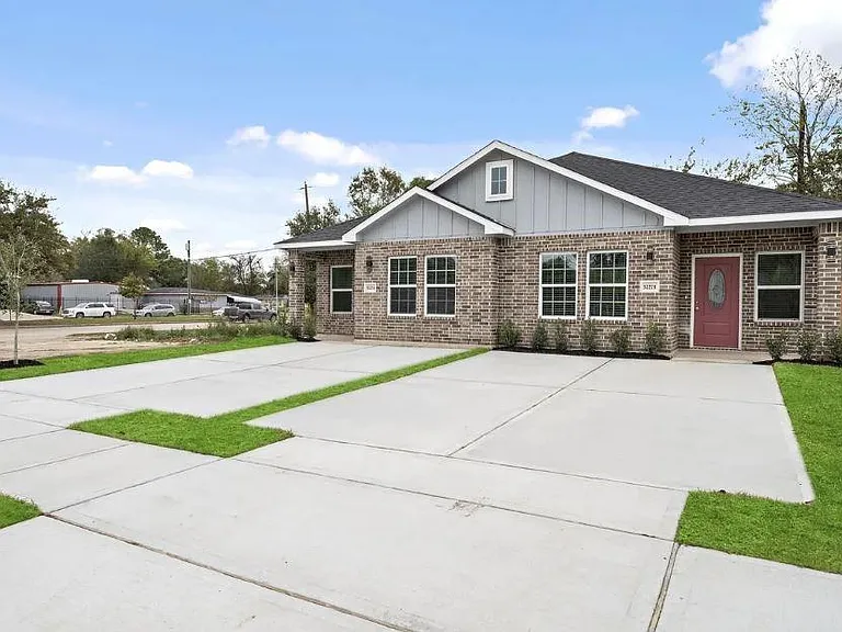 5222 Bataan Rd — Photo 22