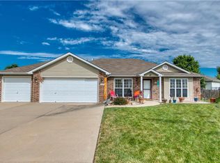 802 Cypress Ct, Raymore, MO 64083
