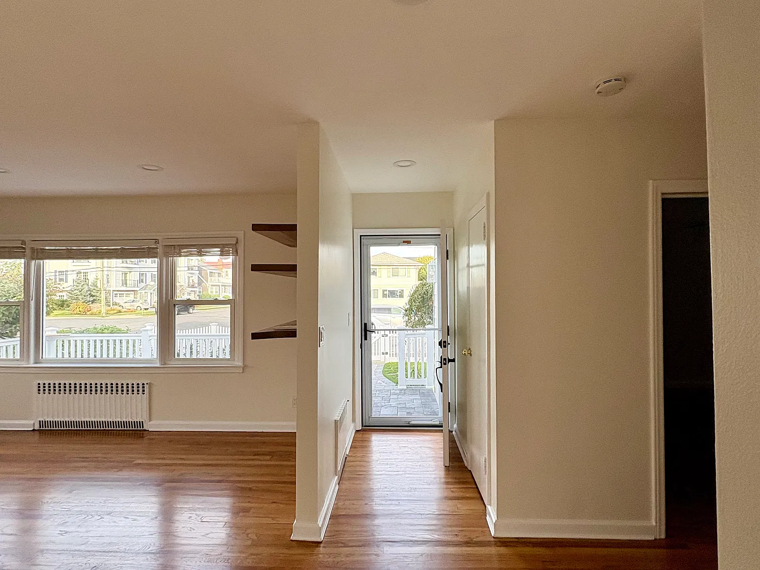 165 Franklin Blvd — Photo 2