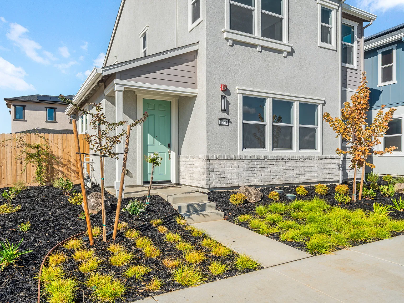3 bed, 2.5 bath, 1734 sqft, $2,990 — Photo 2