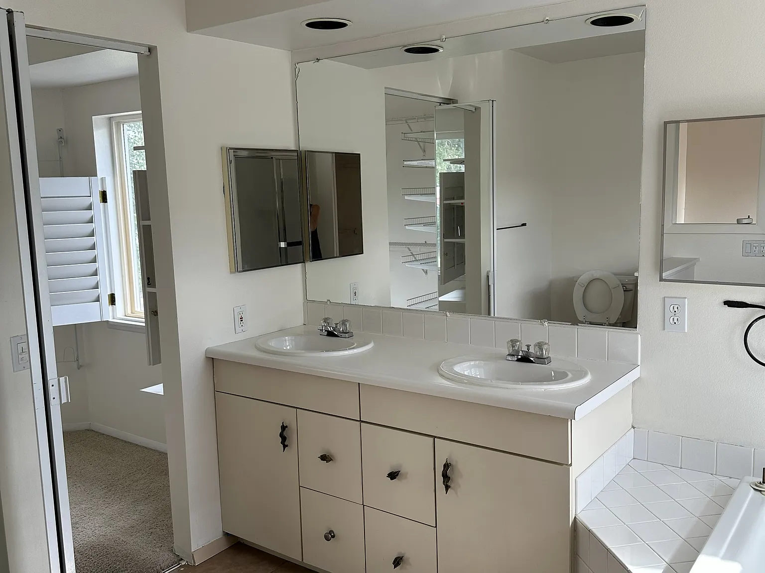 5 bed, 3500 sqft, $1,100 — Photo 4
