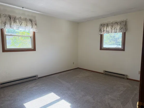 408 2nd Ave NW APT 1, Sleepy Eye, MN 56085