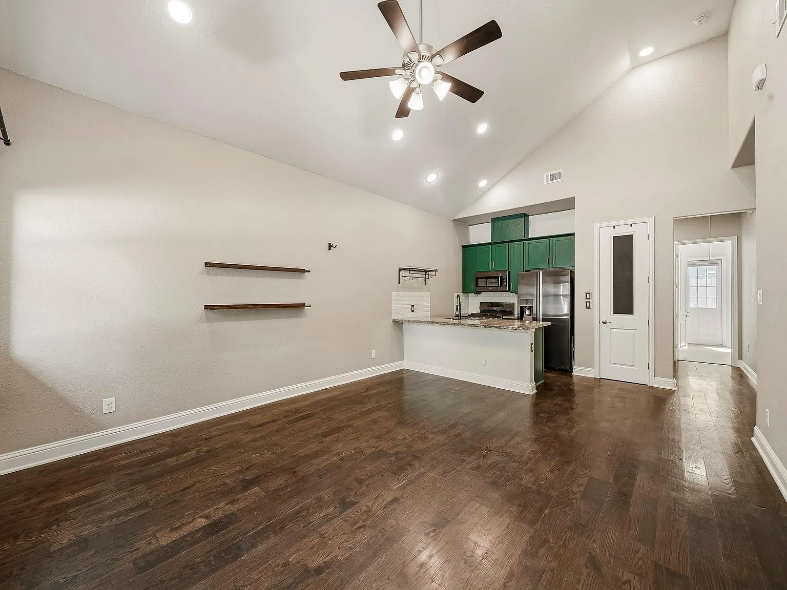 2 bed, 2.0 bath, 934 sqft, $2,000 — Photo 3