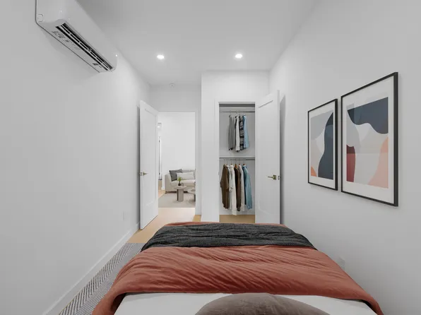 246 East 53rd Street image 8 of 9