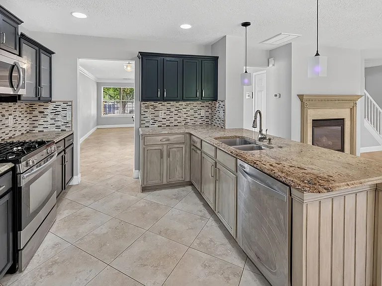 10745 Glenluce Ave — Photo 11