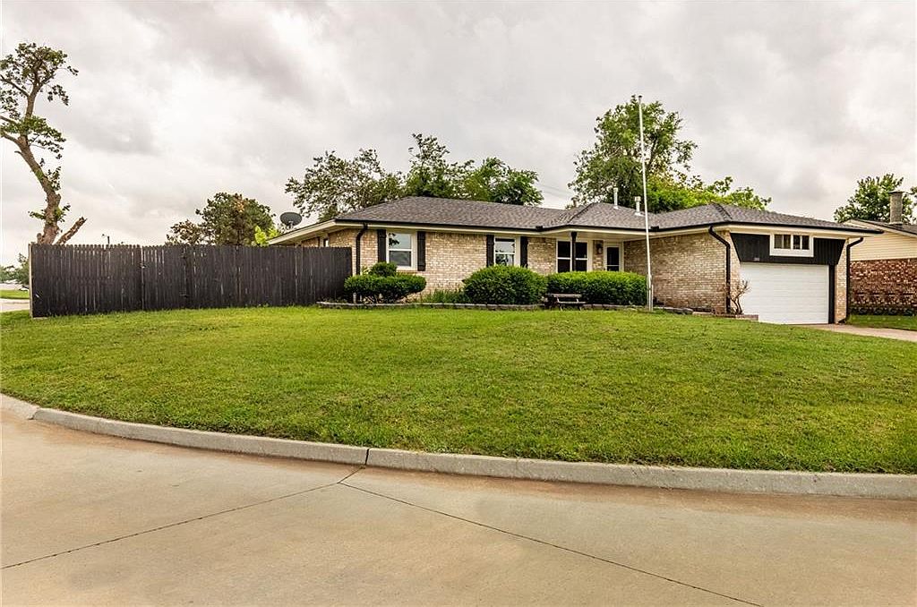 300 Yukon Ave Yukon Ok 73099 Zillow