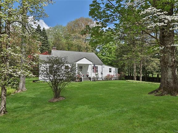 3rd image of 20 Hickory Ln
