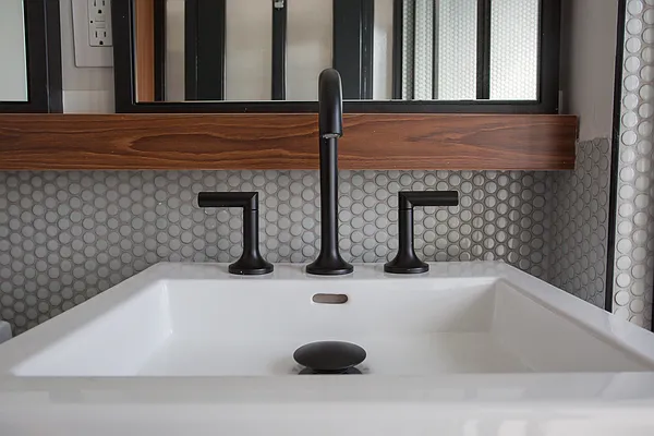 Rented by Living Room NY Corp | media 20