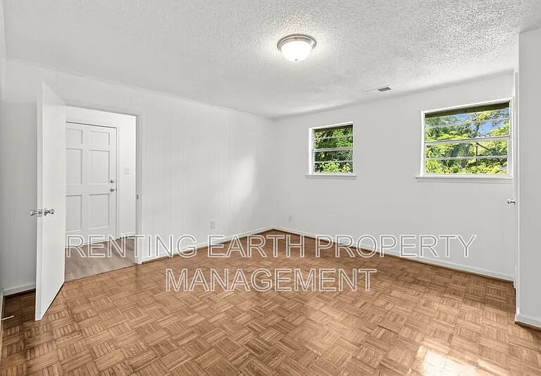 6109 Blocton Ave — Photo 12